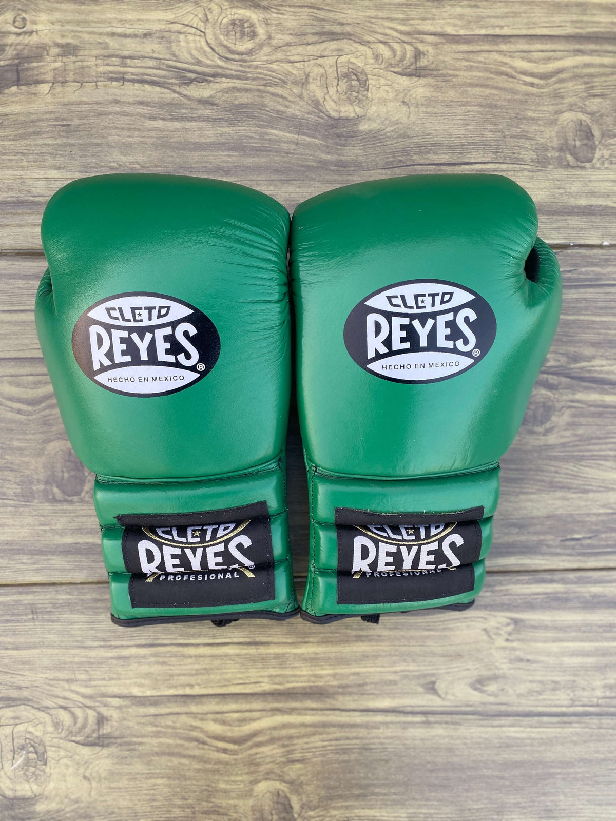 Cleto Reyes Boxing Gloves Green/Black Leather Gloves Back View