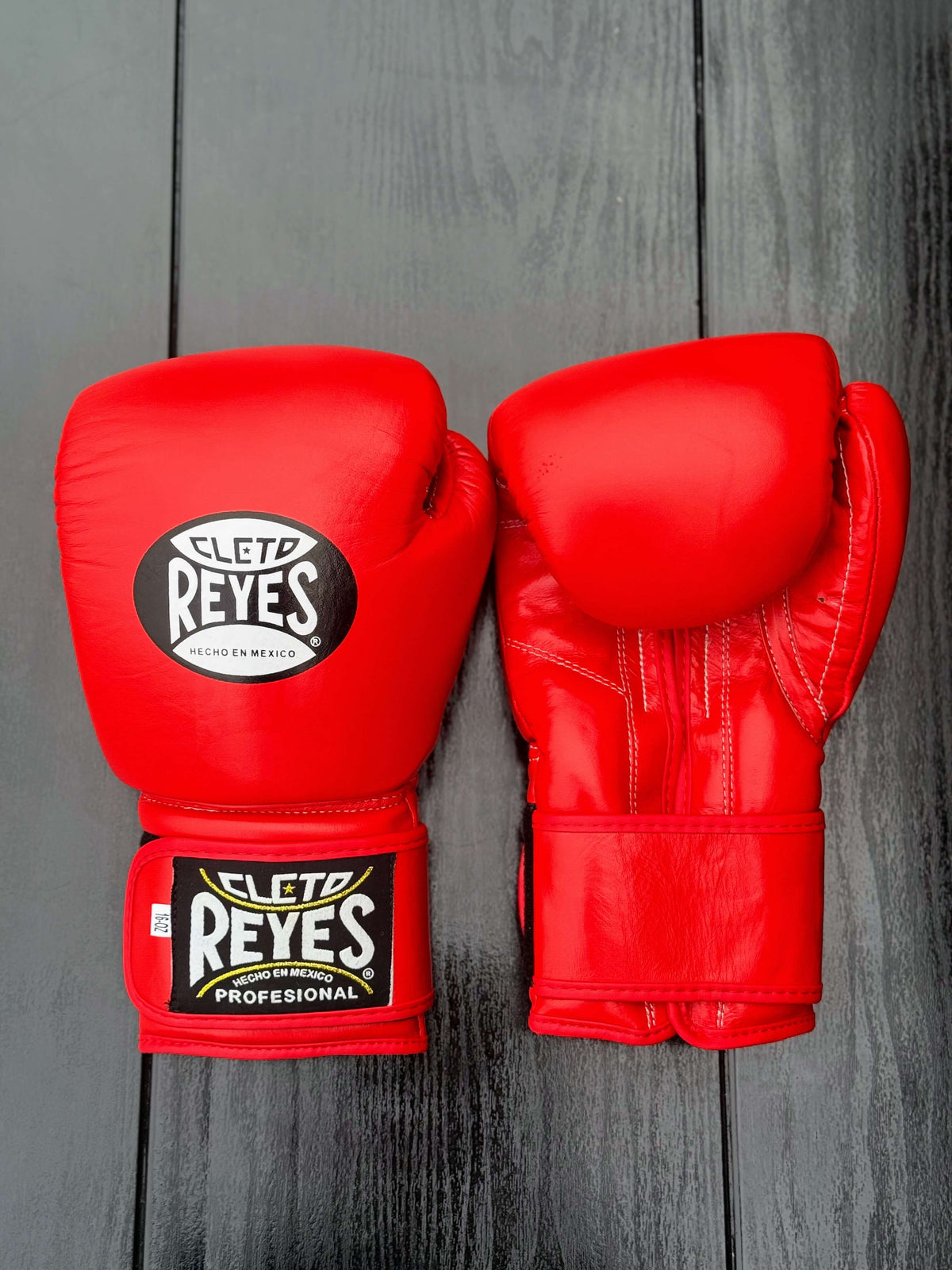 Cleto Reyes Red Boxing Gloves 14oz Genuine Leather Training Gloves Front View