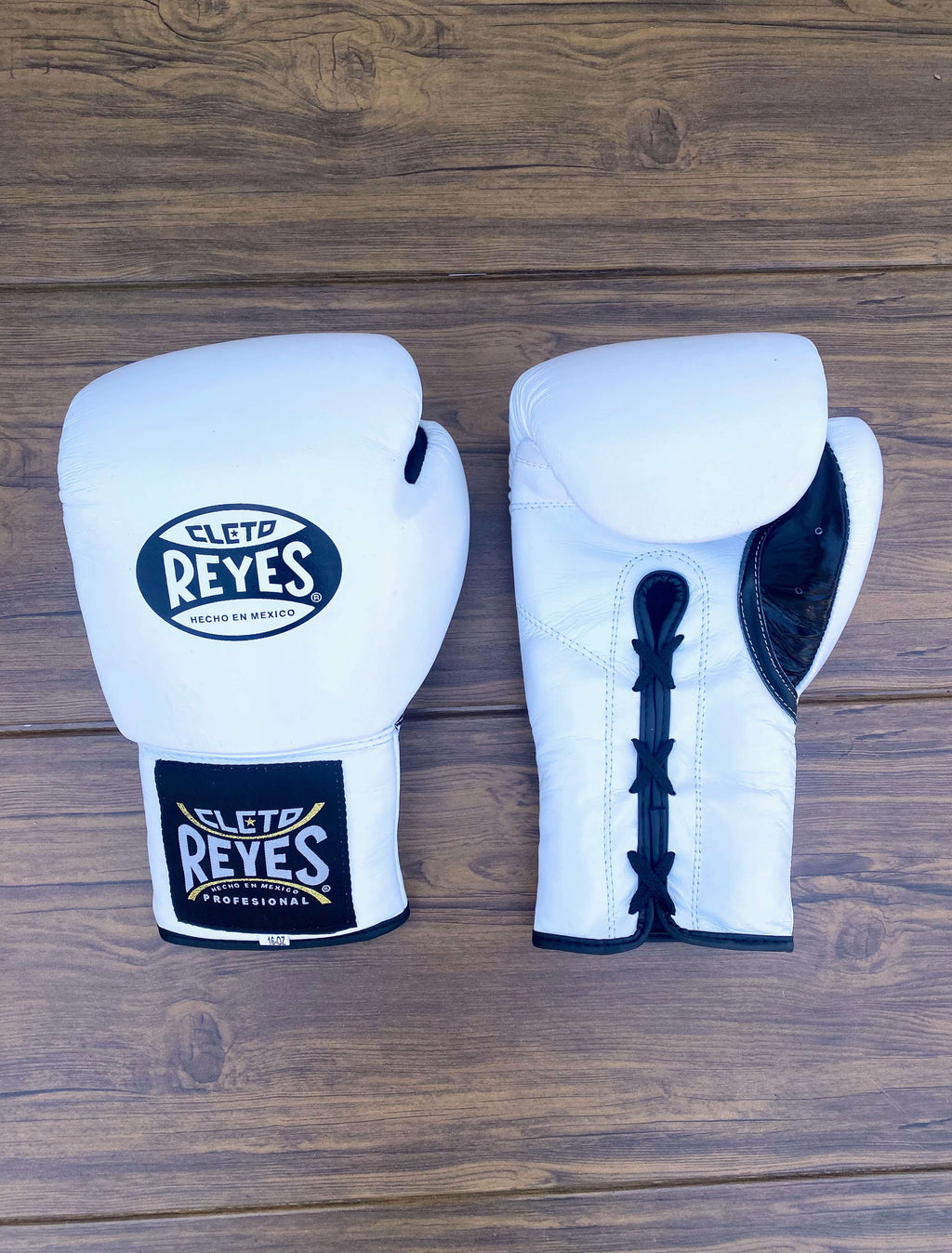 Cleto Reyes Genuine Leather Boxing Gloves White/Black 14oz Pair Front View