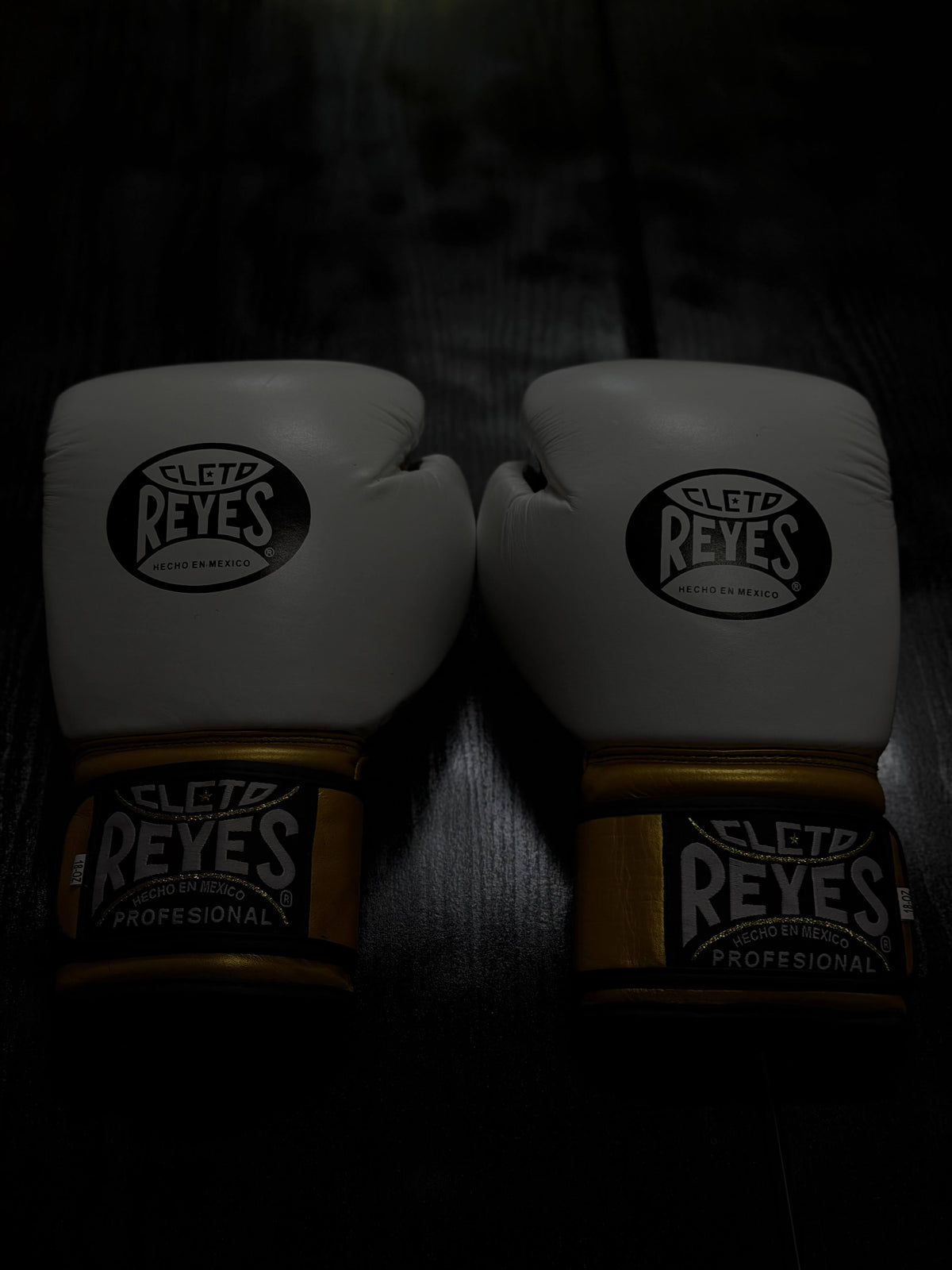 Cleto Reyes Boxing Gloves White/Gold Velcro Leather Gloves Back Video