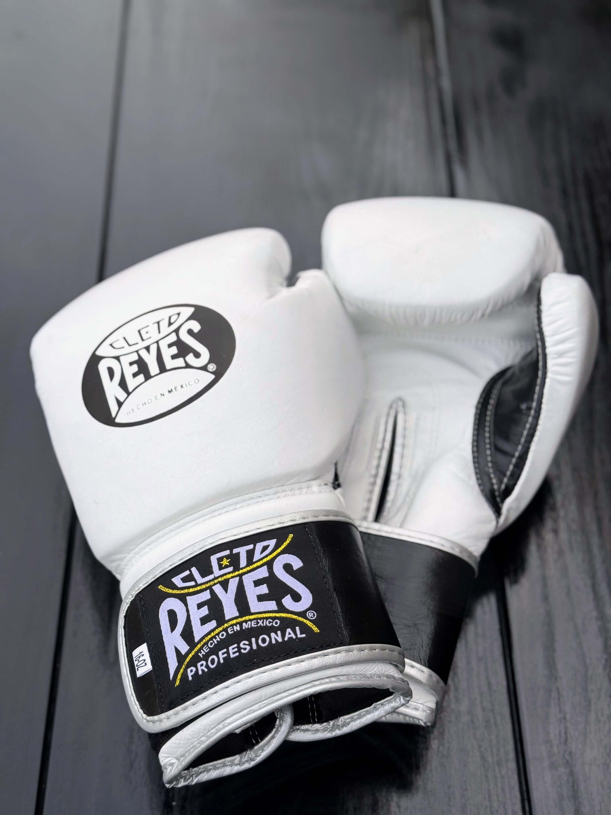 Cleto Reyes Boxing Gloves Set White/Black Professional Sparring Set Gloves