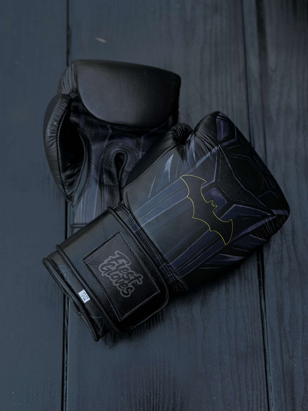 Fiest Boxing Gloves Winning Style Batman Design Leather Training Gloves for Sparring