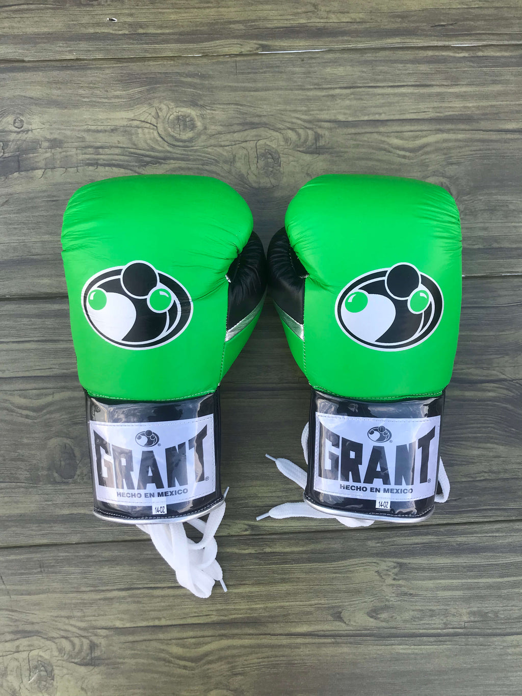 Grant Boxing Sets White/Green/Black Leather Gloves Back View
