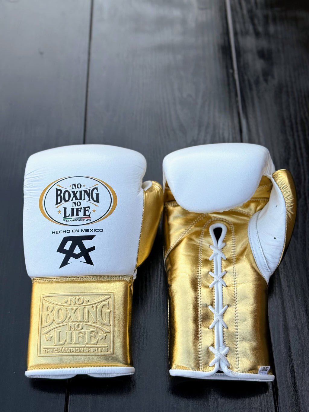 No Boxing No Life Gloves White/Gold Leather Training Gloves Front-View
