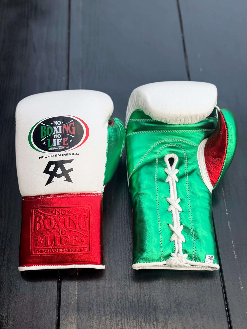 No Boxing No Life Boxing Gloves White/Red/Green 14oz Leather Training Gloves Front-View