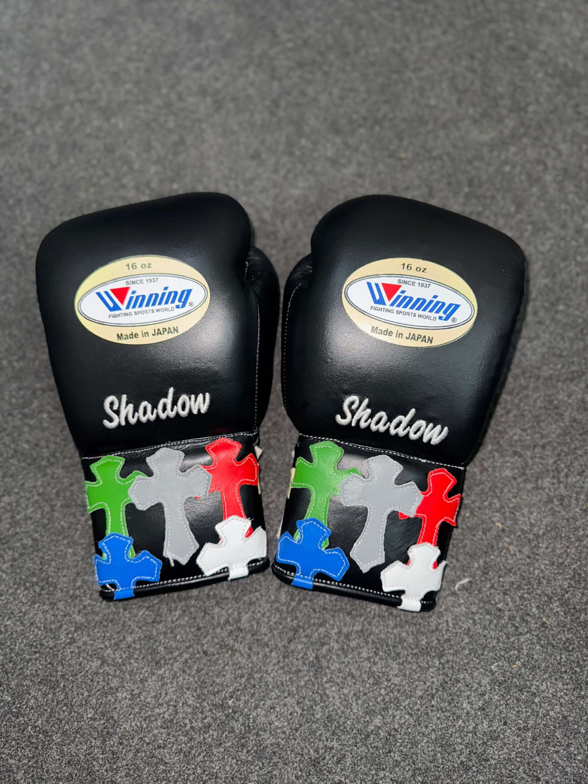 Winning Black Chroe Heart Style Boxing Gloves Back View