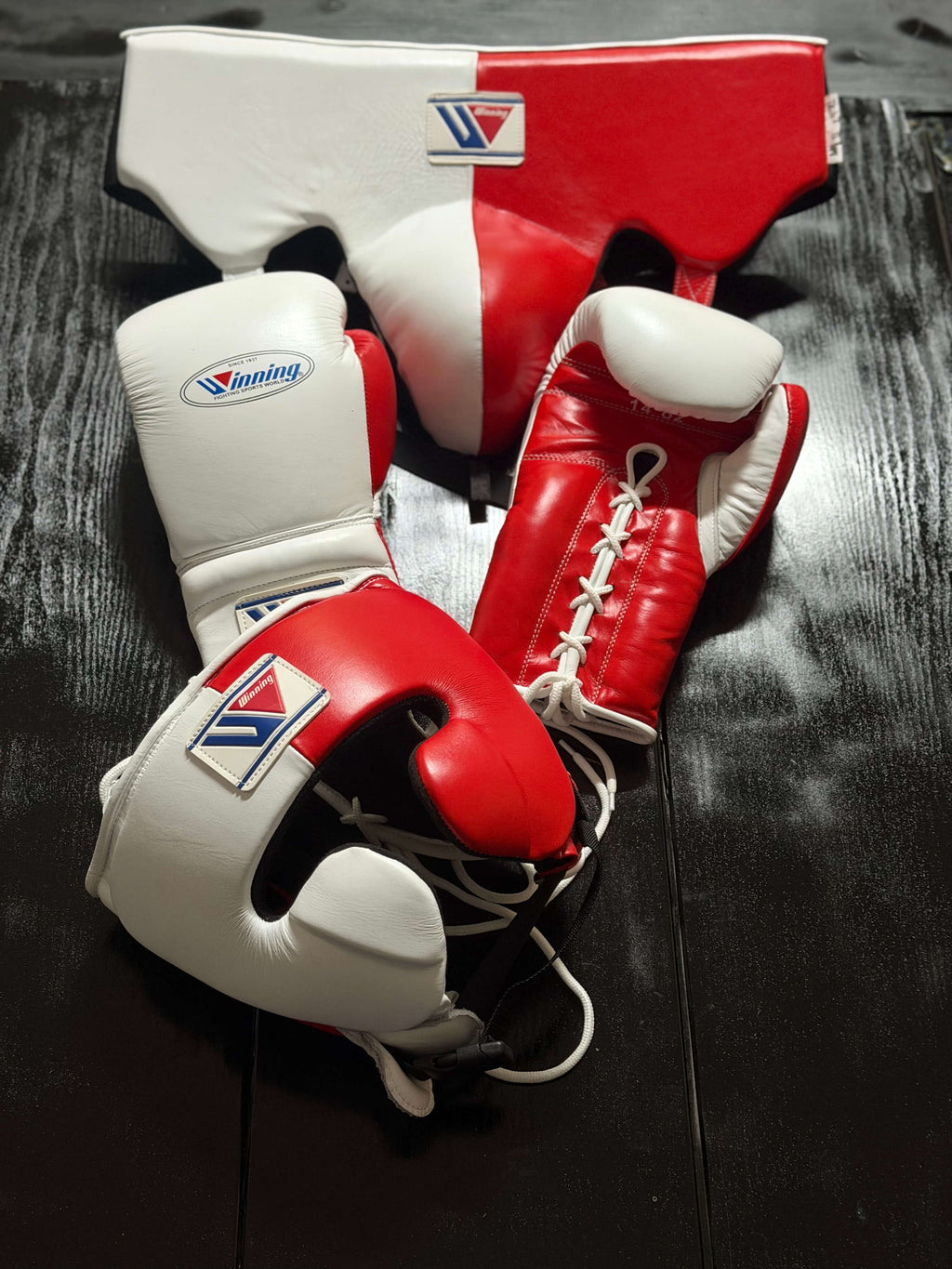 Winning Boxing Sets White/Red Leather Gloves and Mitts for Training set