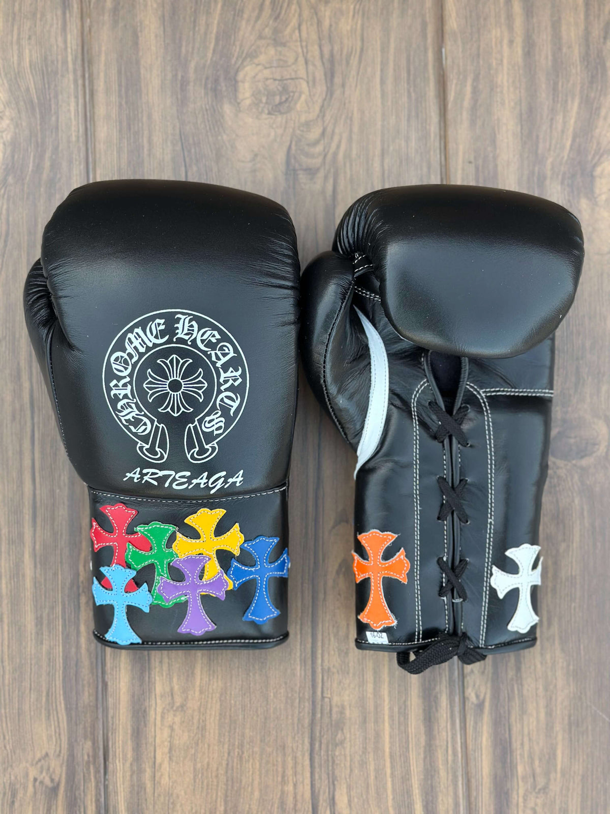 winning boxing gloves black/multi chrome heart style high quality lace up boxing gloves Front View